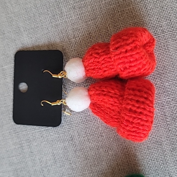 2 Pairs Handmade Winter Snow Hat Earrings - Picture 3 of 5